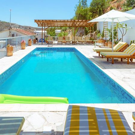 Archondia House - Holiday Apartments With Pool Калавасос Екстер'єр фото