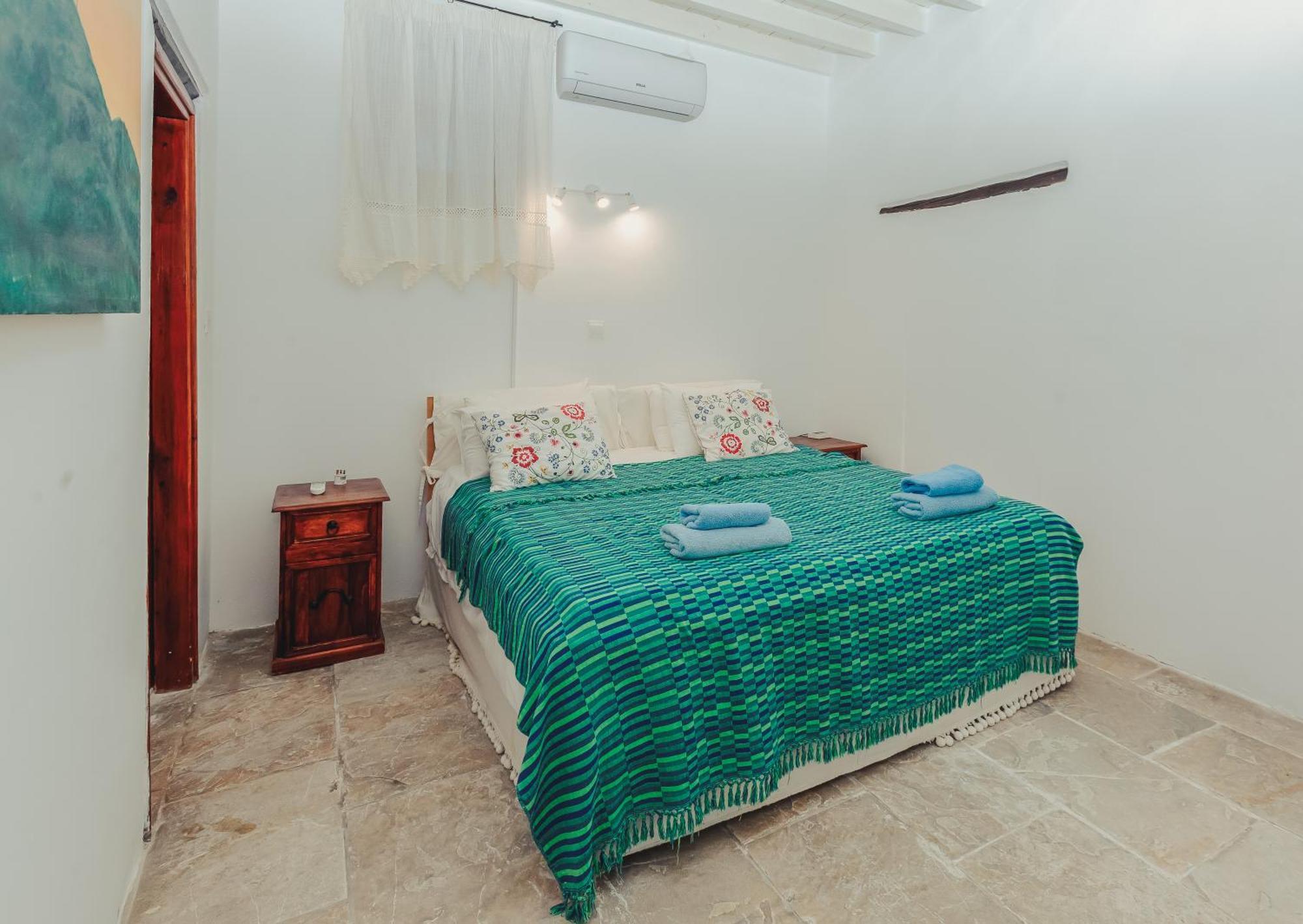 Archondia House - Holiday Apartments With Pool Калавасос Екстер'єр фото